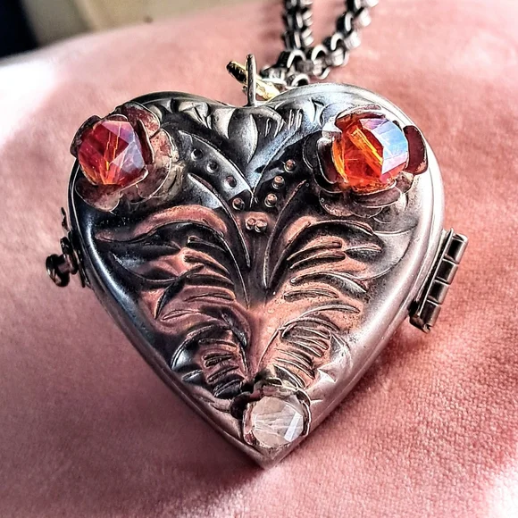 Vintage Victorian Revival Heart Locket Box Repoussé Pendant Necklace - Picture 2 of 10